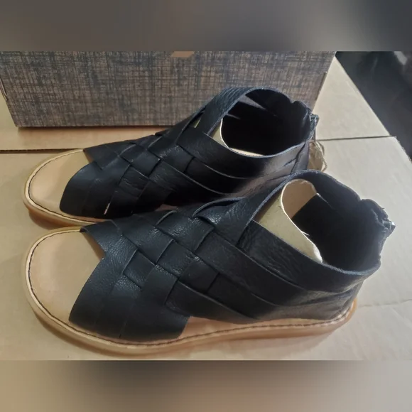 Born Iwa Woven - Womens 7 Black Sandal Medium - Picture 9 of 16